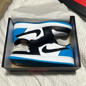 Air Jordan 1 Retro Low OG (GS) - Powder blue - never worn